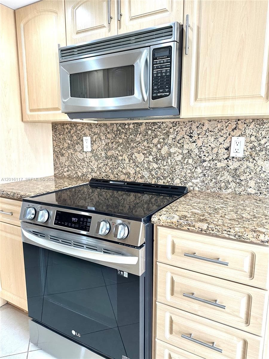 WINSTON TOWERS 600 CONDO · #2411 in Sunny Isles Beach - Photo 8