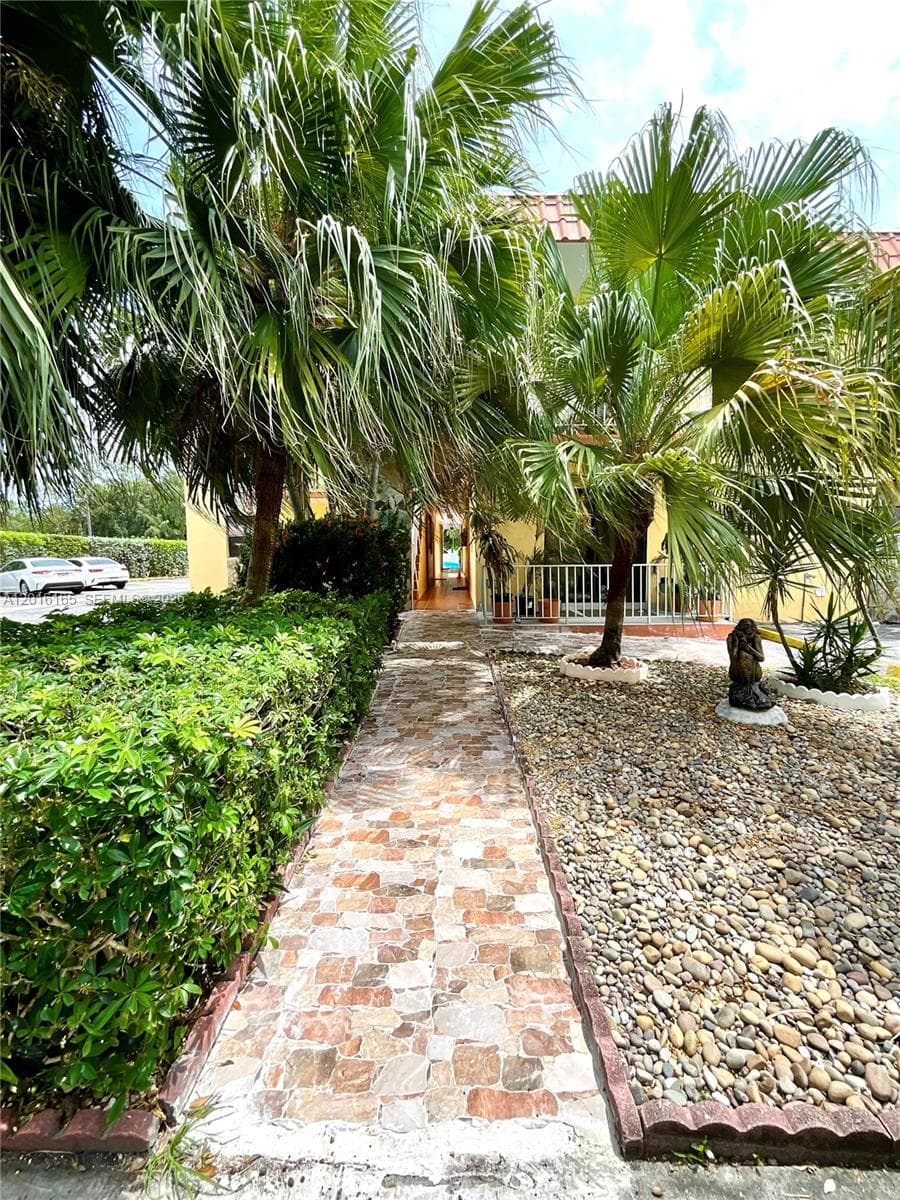Melrose Place South Condo · #7 in North Miami Beach - Photo 2