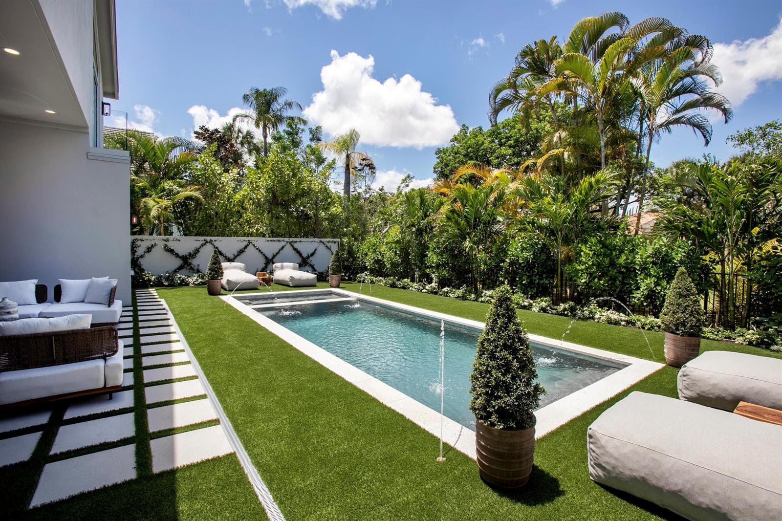 ELEGANT BACKYARD RETREAT