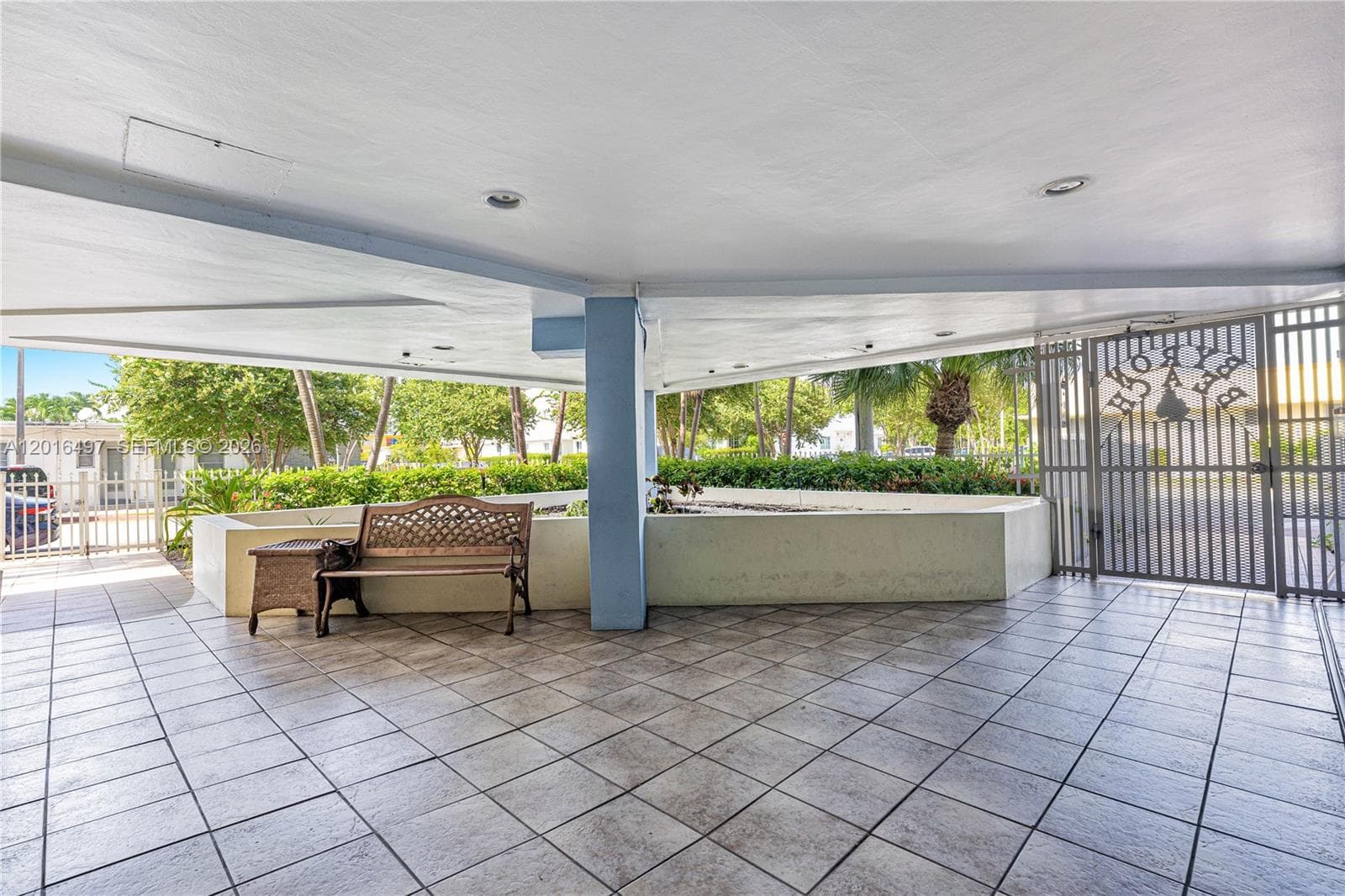 BYRON BEACH CONDO · #201 in Miami Beach - Photo 32
