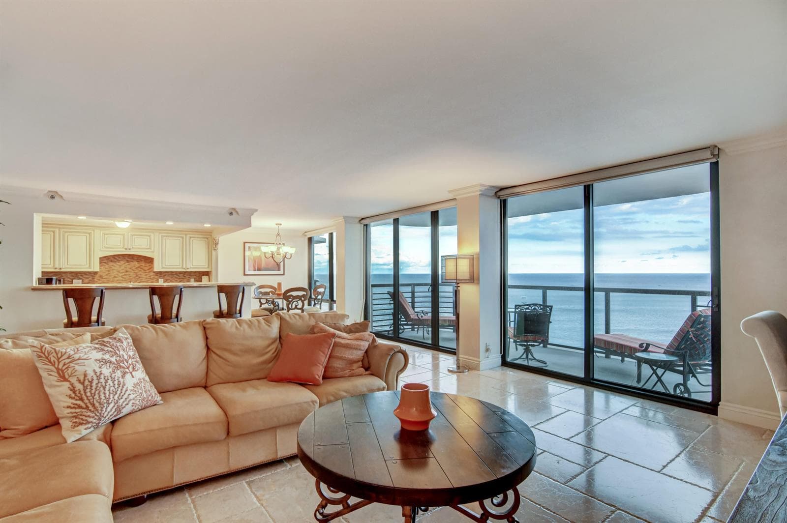 Floor To Ceiling Sliders & Windows!