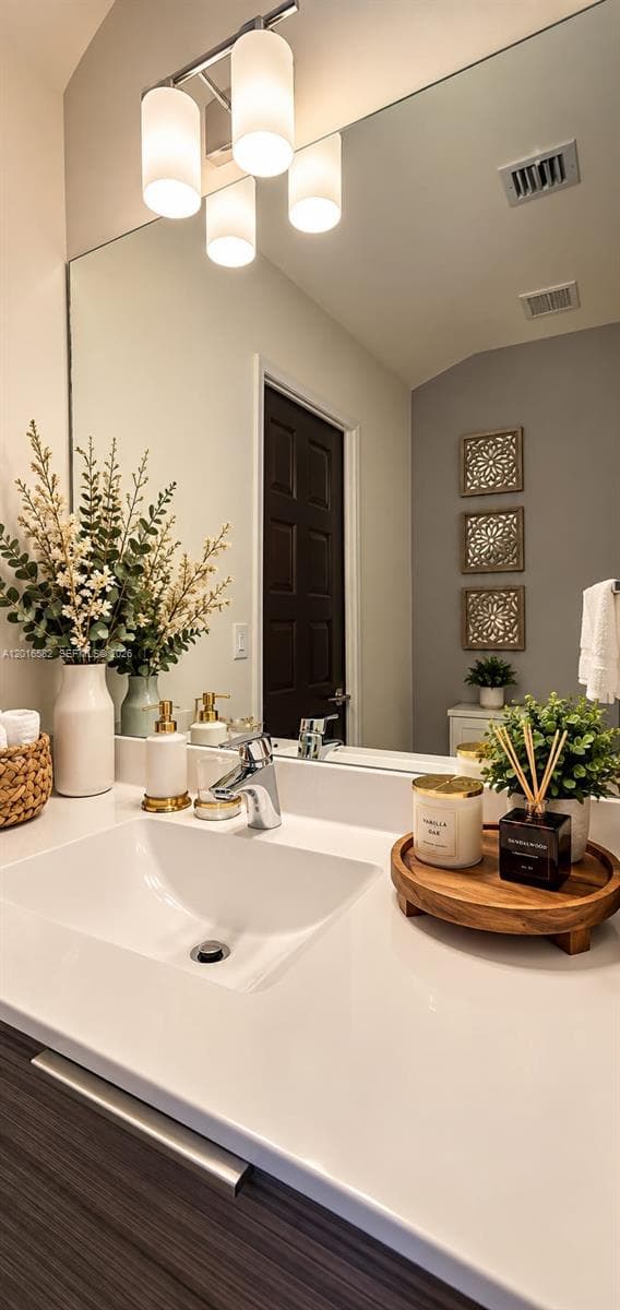 1st Floor Hallf Bath
