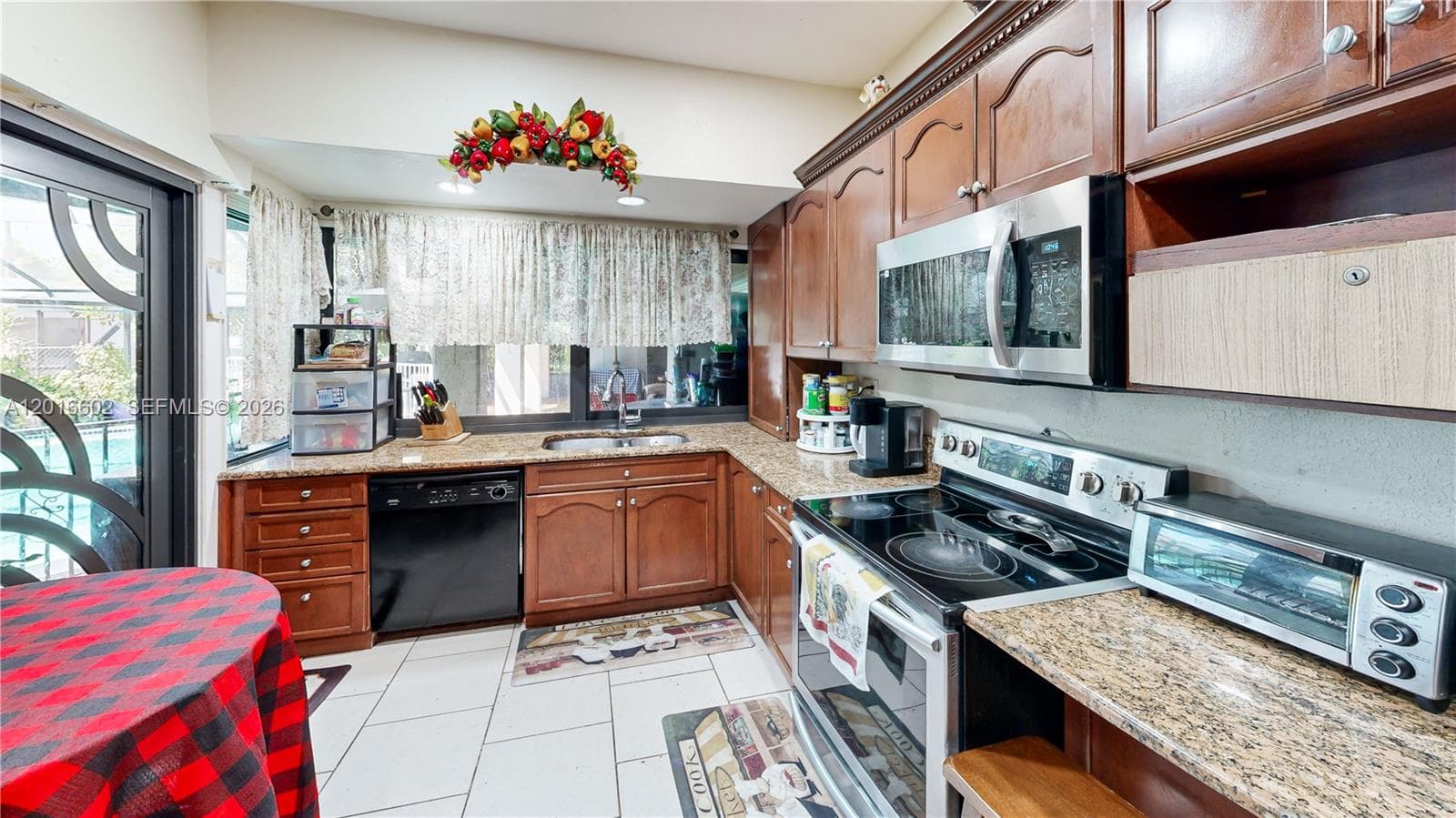 10900 SW 177th Ter photo 17
