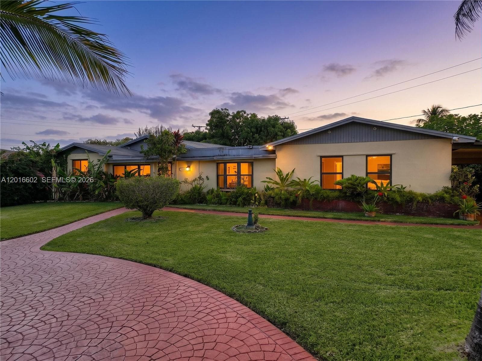 10900 SW 177th Ter photo 3
