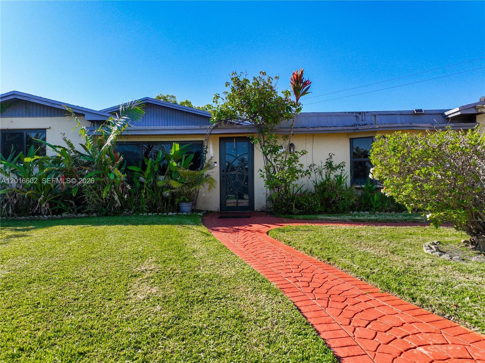 10900 SW 177th Ter photo 5