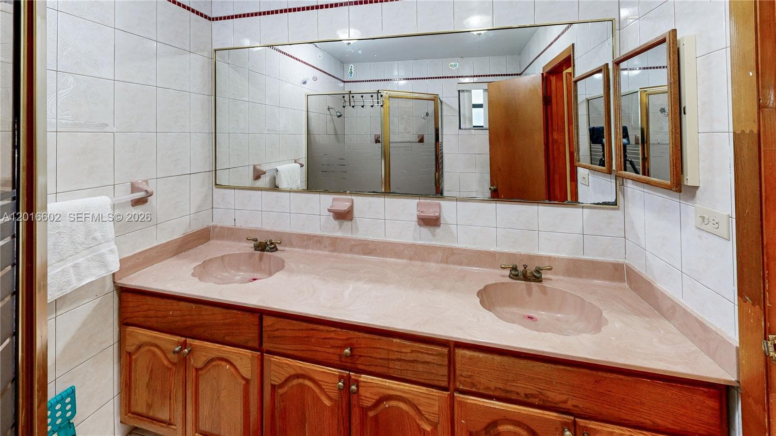 10900 SW 177th Ter photo 40