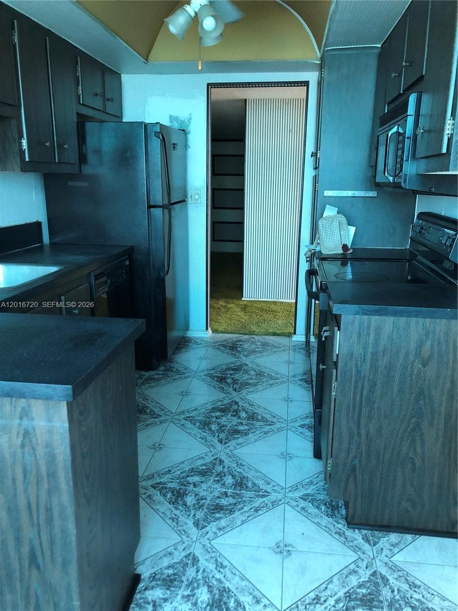 Del Prado · #1405 in Aventura - Photo 6