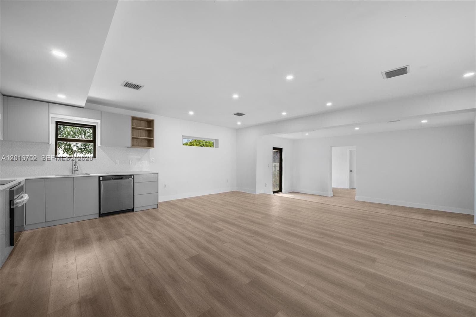4746 NW 10th Ave photo 9