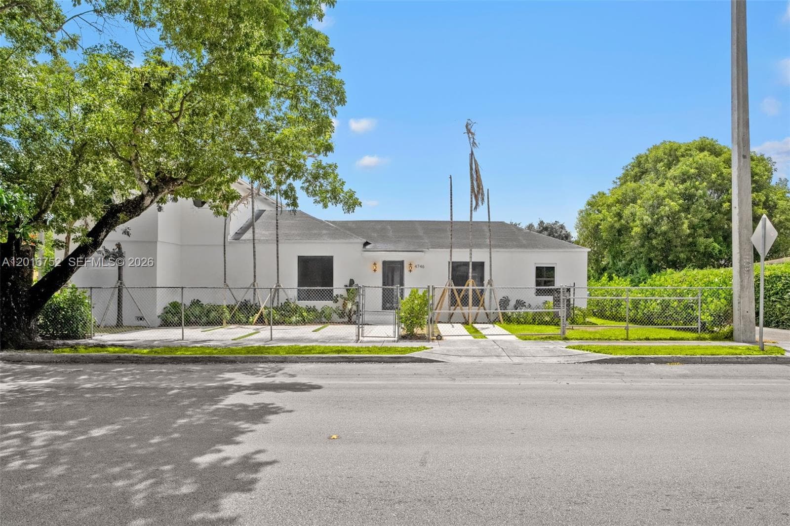 4746 NW 10th Ave photo 4