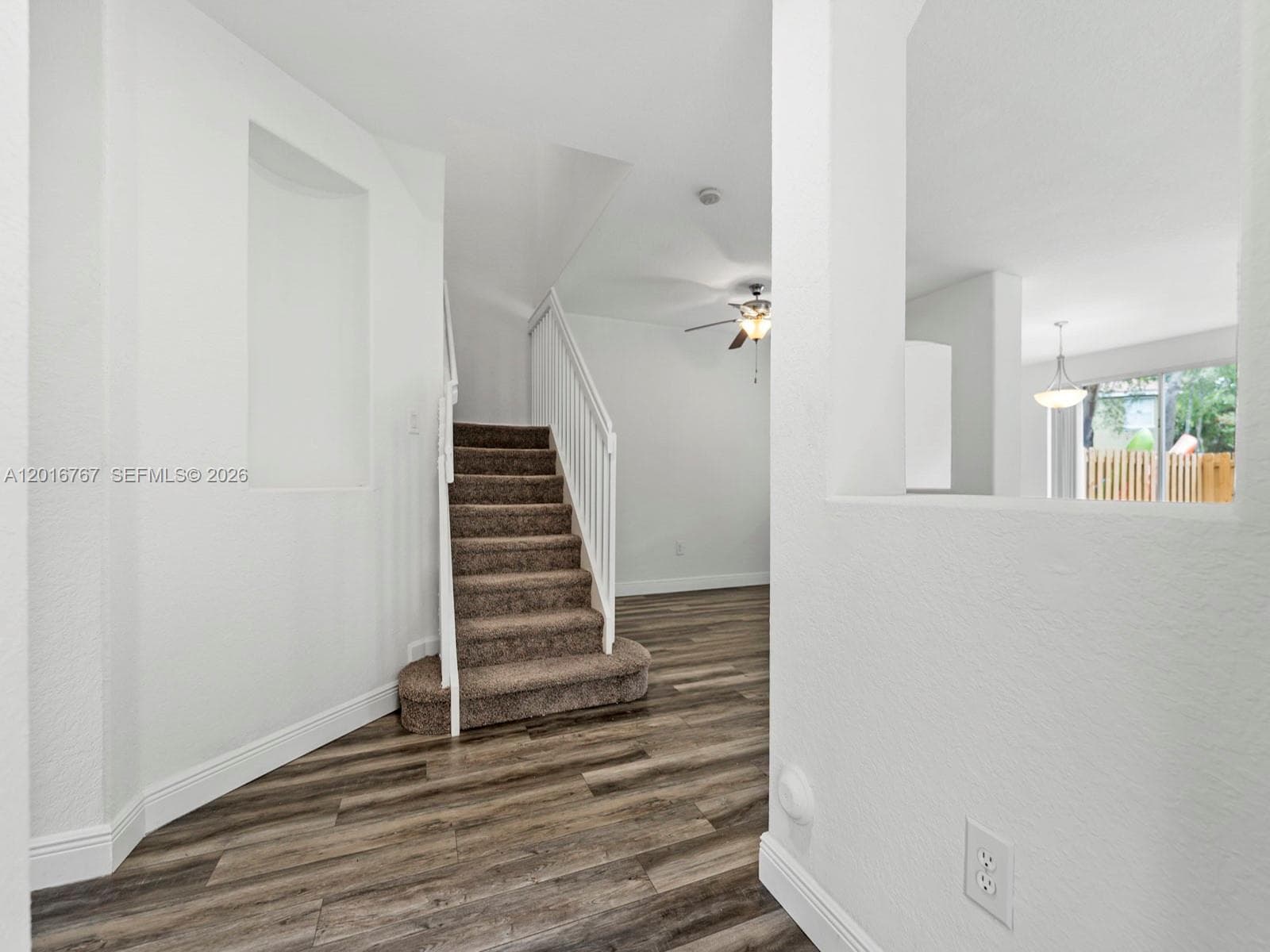 1426 SE 26th Ave photo 3