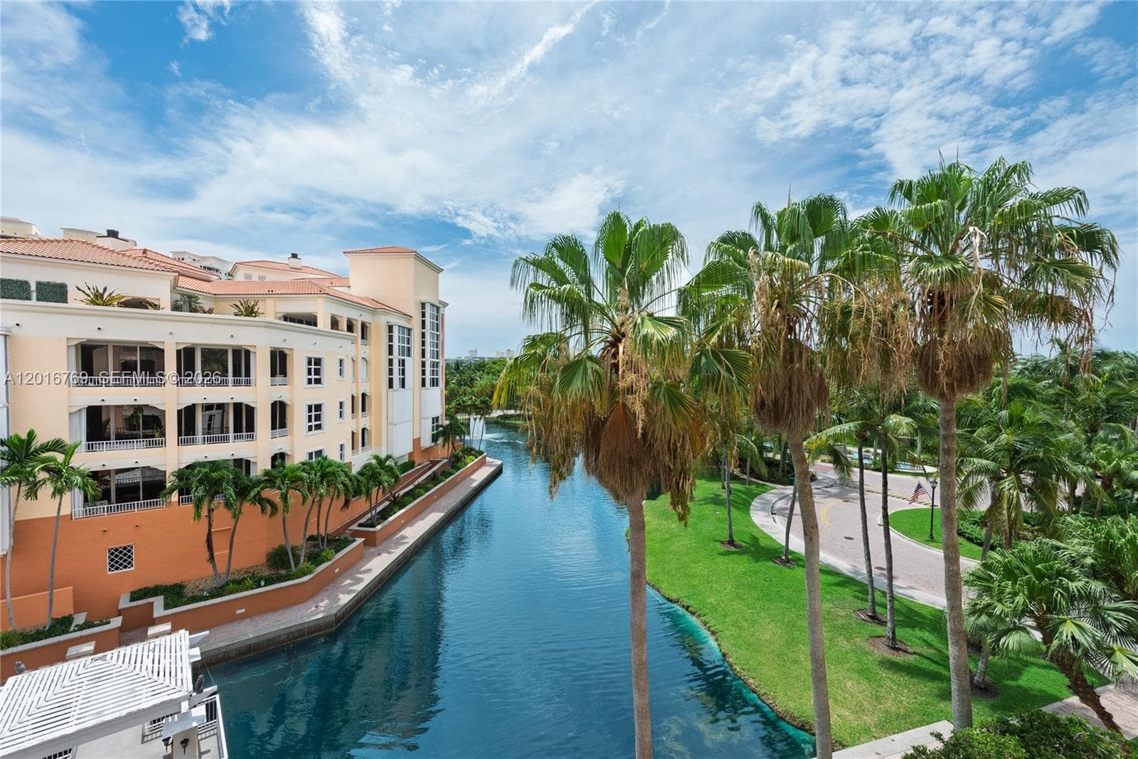 Lake Villa Two · #402 in Key Biscayne - Photo 2