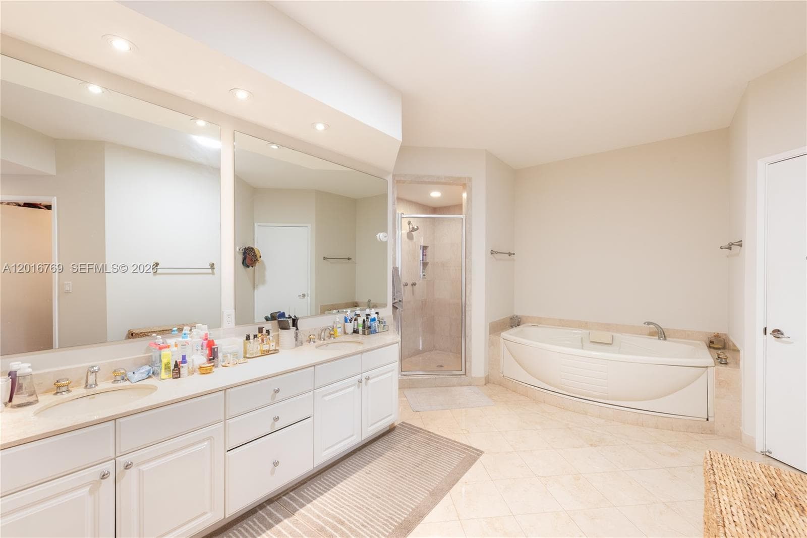 Lake Villa Two · #402 in Key Biscayne - Photo 13