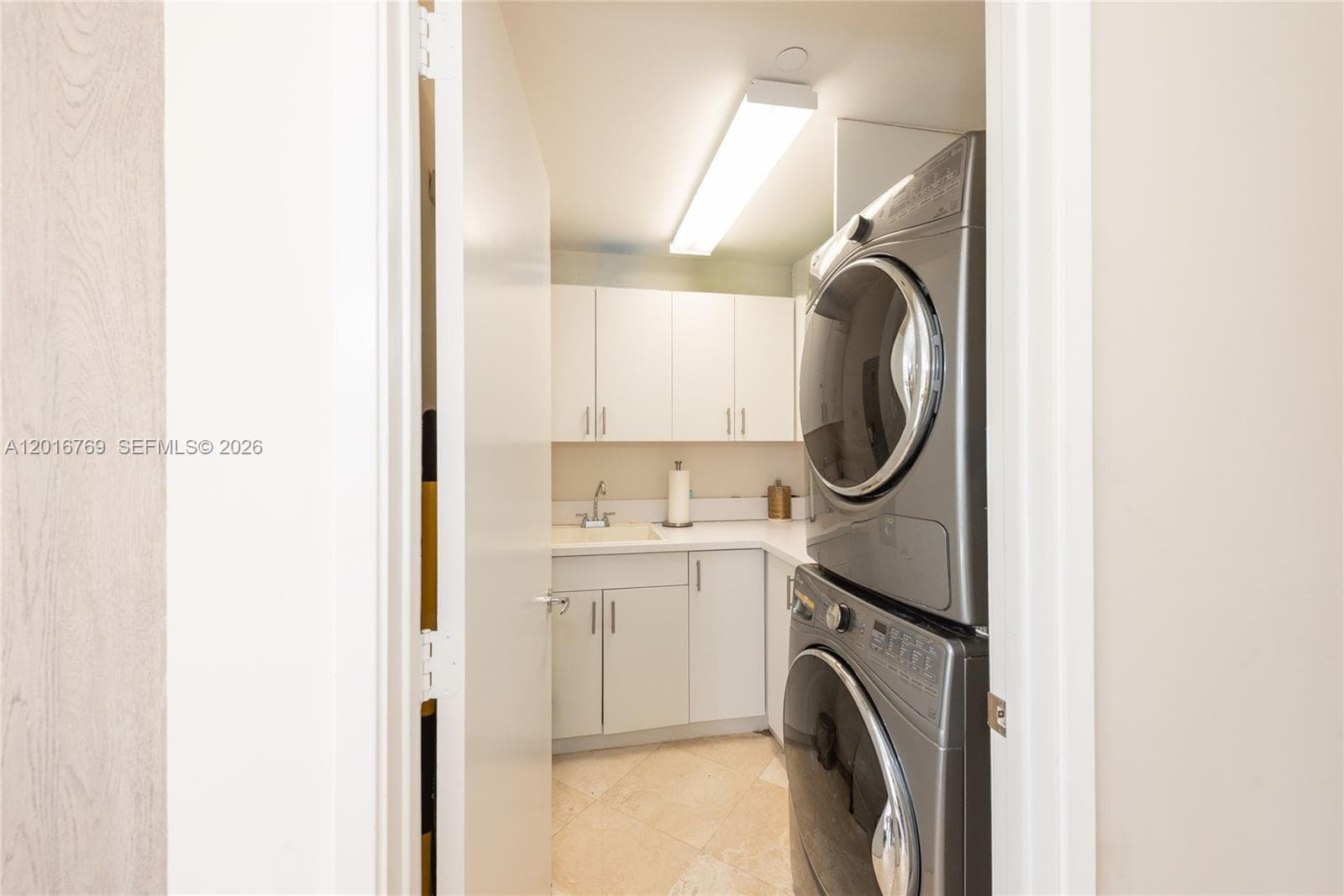Lake Villa Two · #402 in Key Biscayne - Photo 17