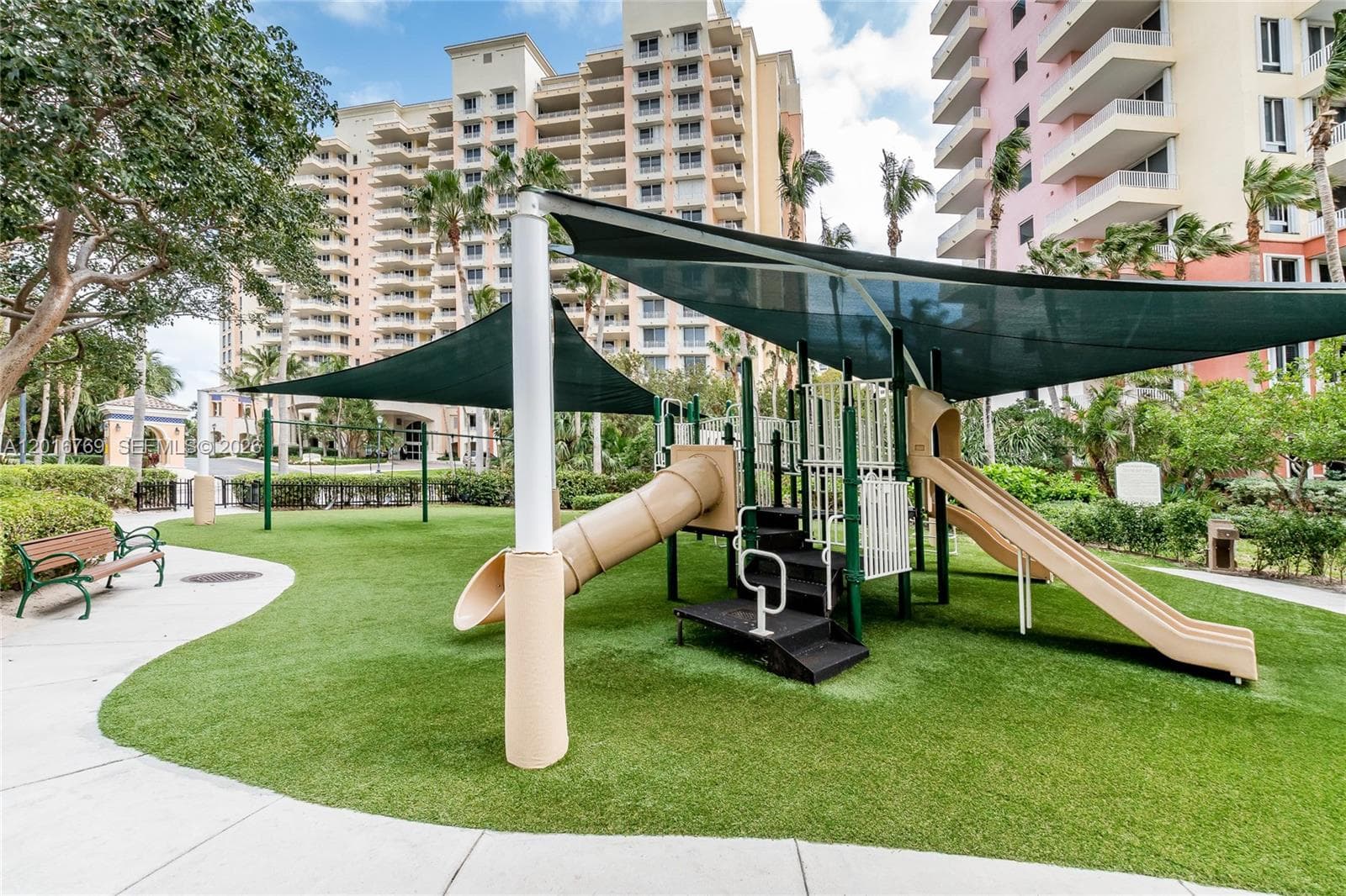 Lake Villa Two · #402 in Key Biscayne - Photo 29