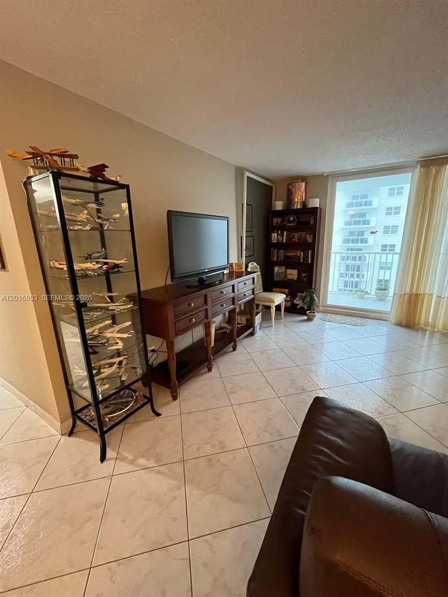 CAMBRIDGE TOWERS CONDO · #605 in Hollywood - Photo 11