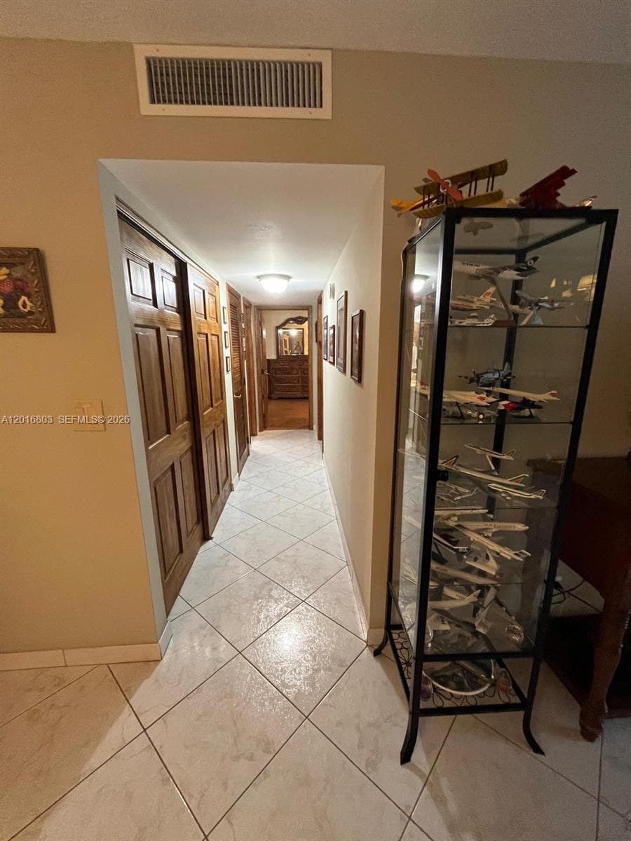 CAMBRIDGE TOWERS CONDO · #605 in Hollywood - Photo 19