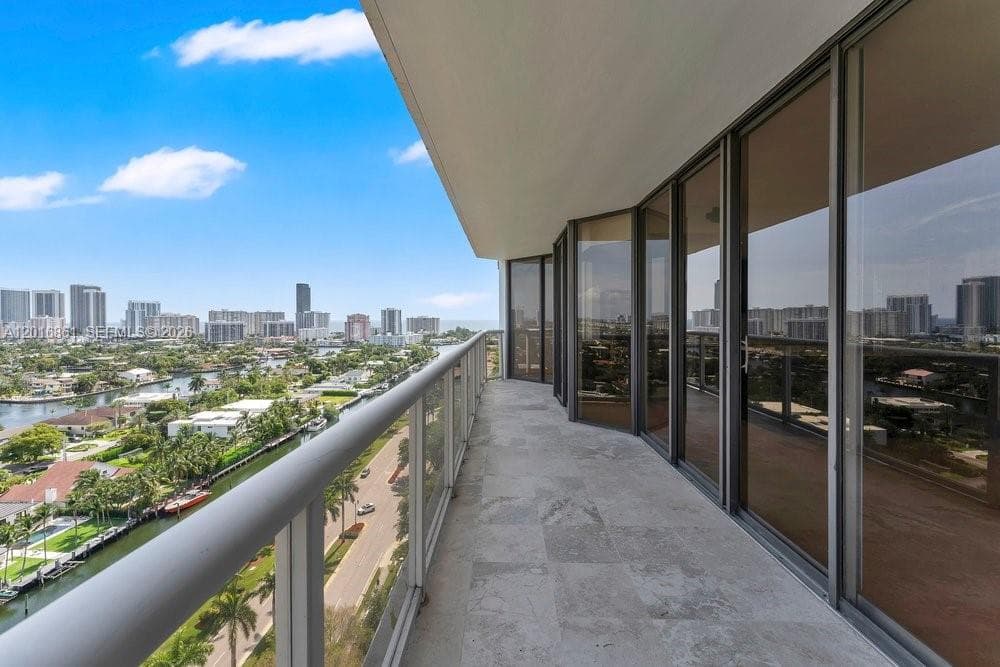 HARBOR TWS · #1801 in Aventura - Photo 5