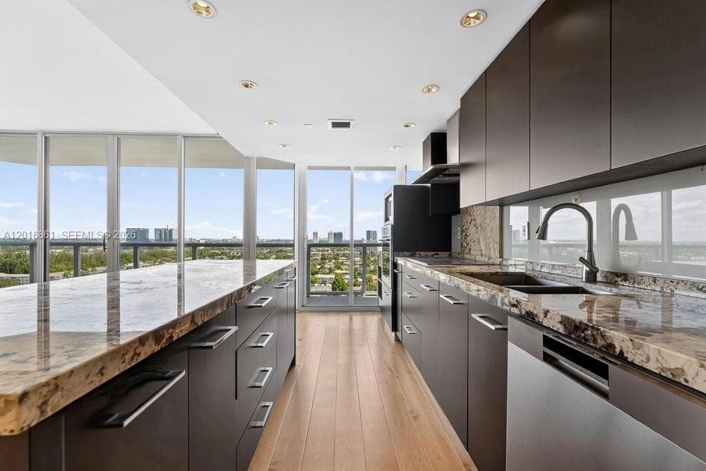 HARBOR TWS · #1801 in Aventura - Photo 10