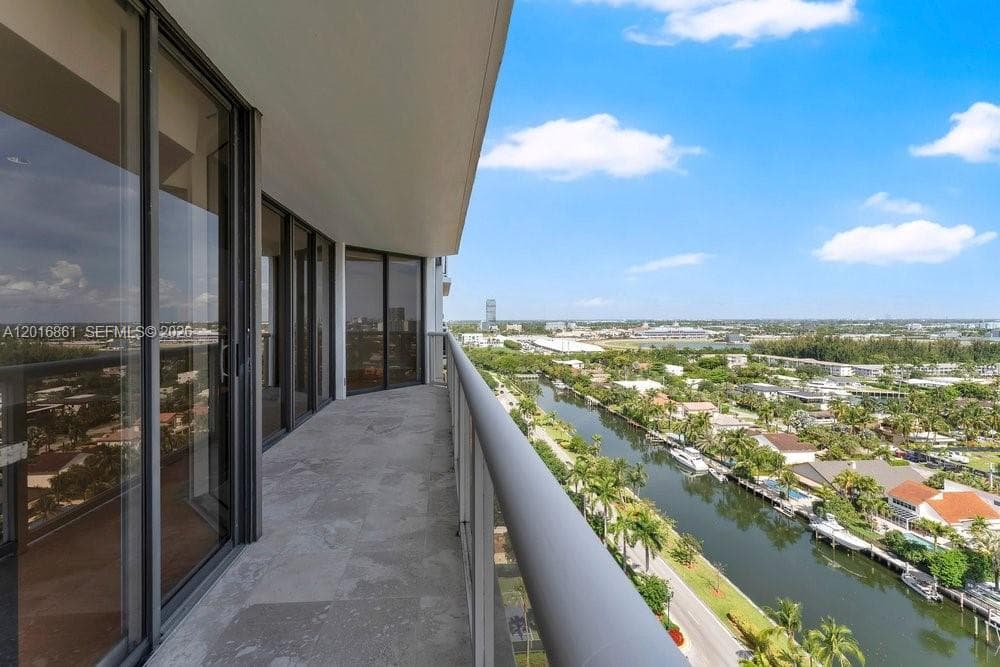 HARBOR TWS · #1801 in Aventura - Photo 4