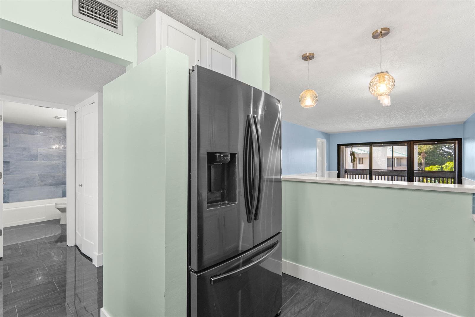 Kitchen/Bar