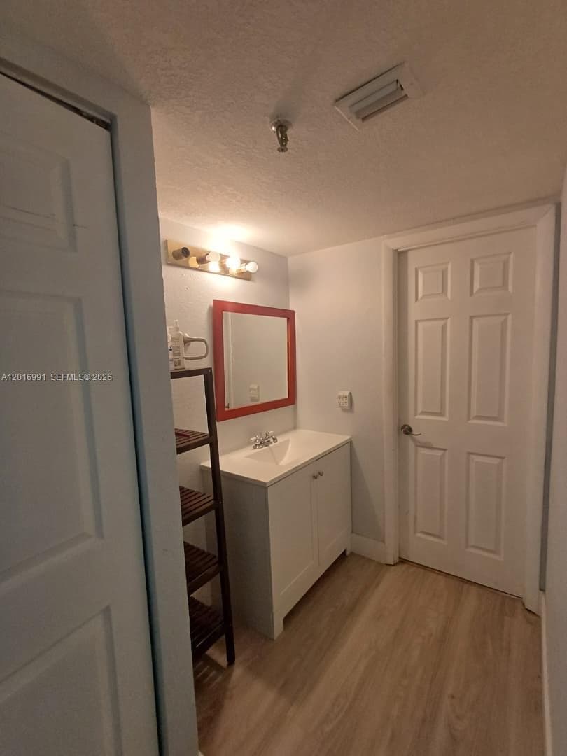 COCO WOOD CONDO · #119 in Miami - Photo 20