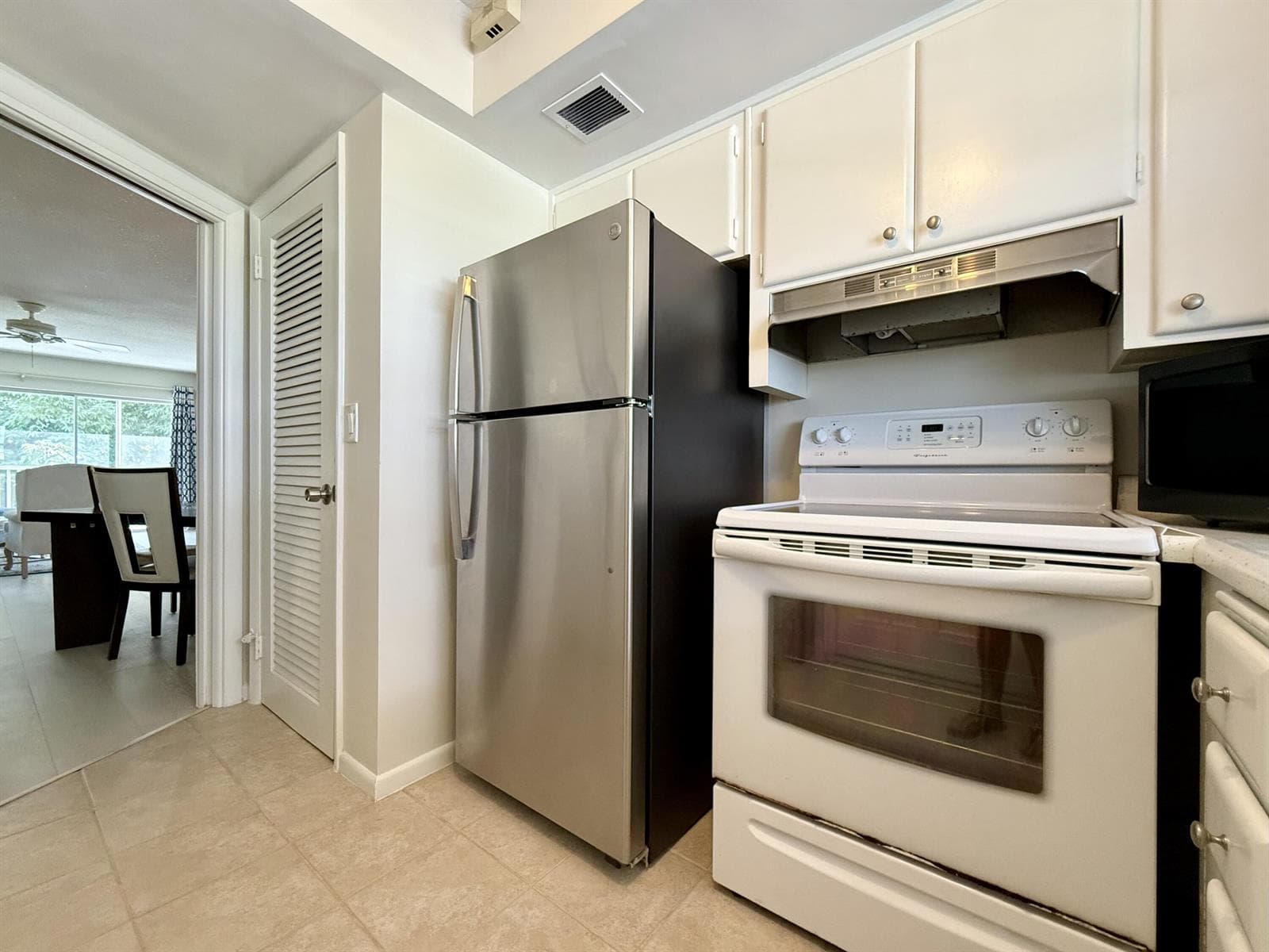 50 Celestial Way Greenbrier kitchen 2
