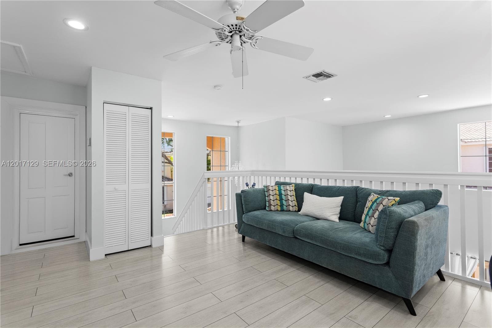 Loft / DEN upstairs