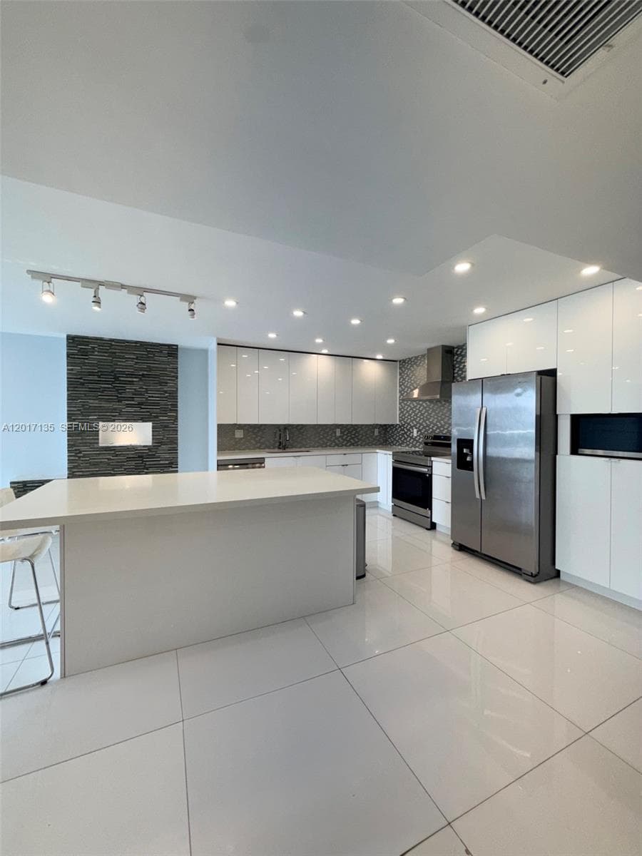 OCEANVIEW BUILDING A COND · #907 in Sunny Isles Beach - Photo 2