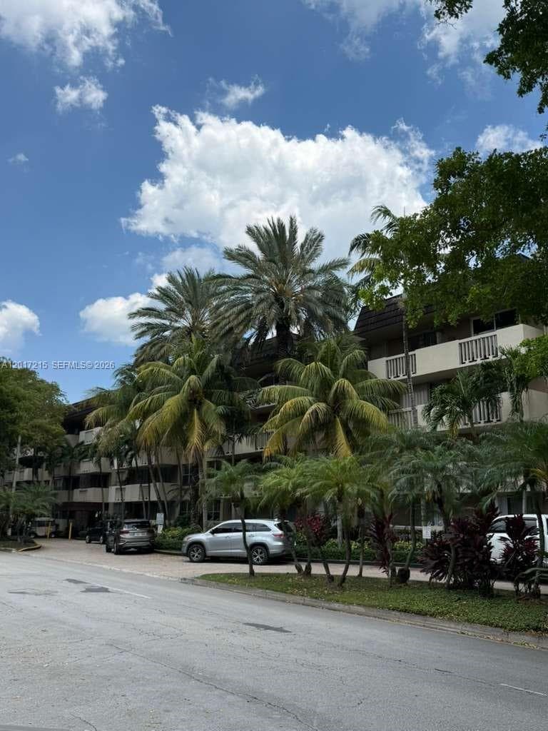 BAYVIEW PALMS CONDO · #442 in North Miami - Photo 8