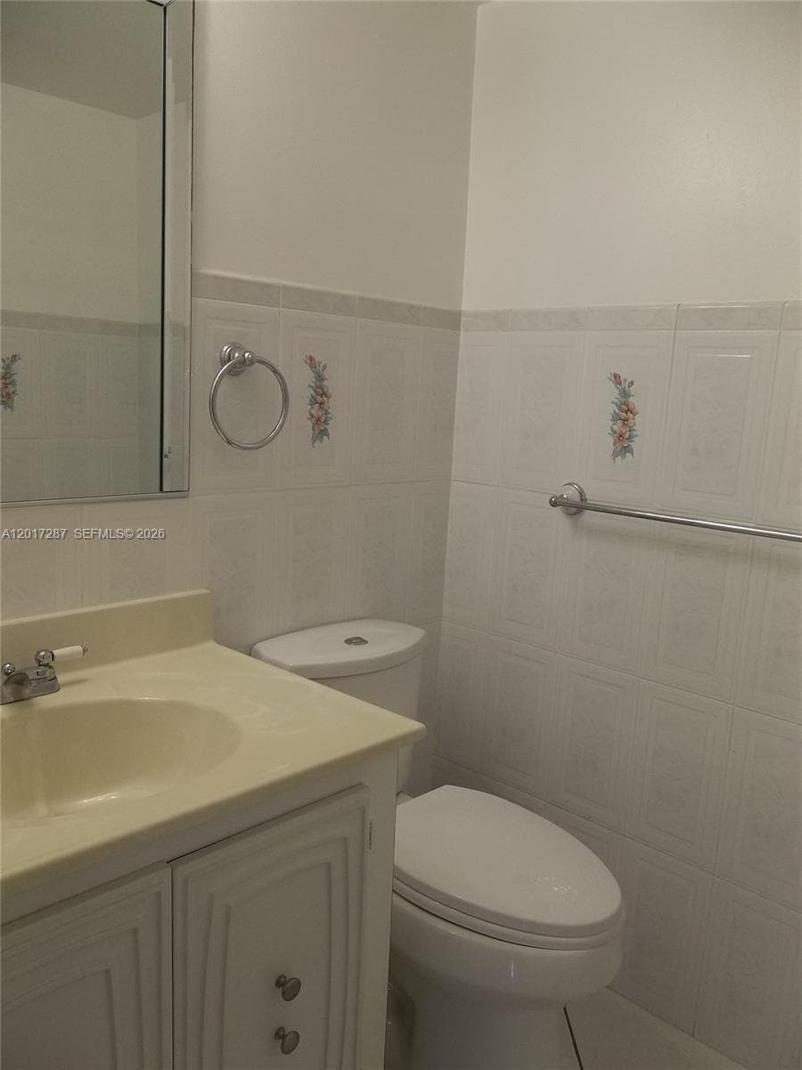 DESOTO PARK CONDO · #208 in Hallandale Beach - Photo 6