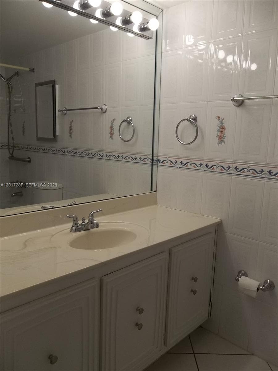 DESOTO PARK CONDO · #208 in Hallandale Beach - Photo 12