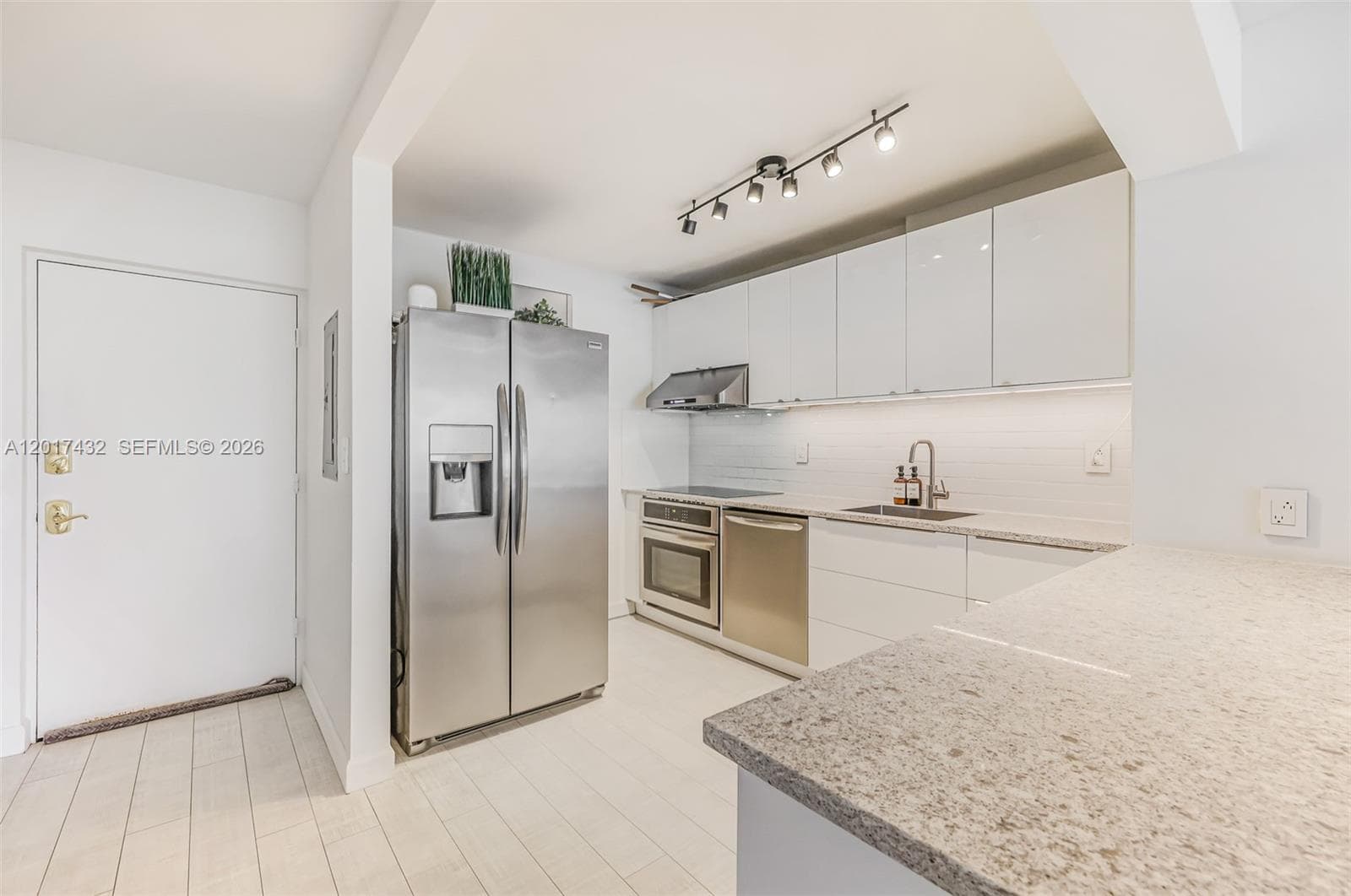 LINCOLN WEST TOWERS · #704 in Miami Beach - Photo 7