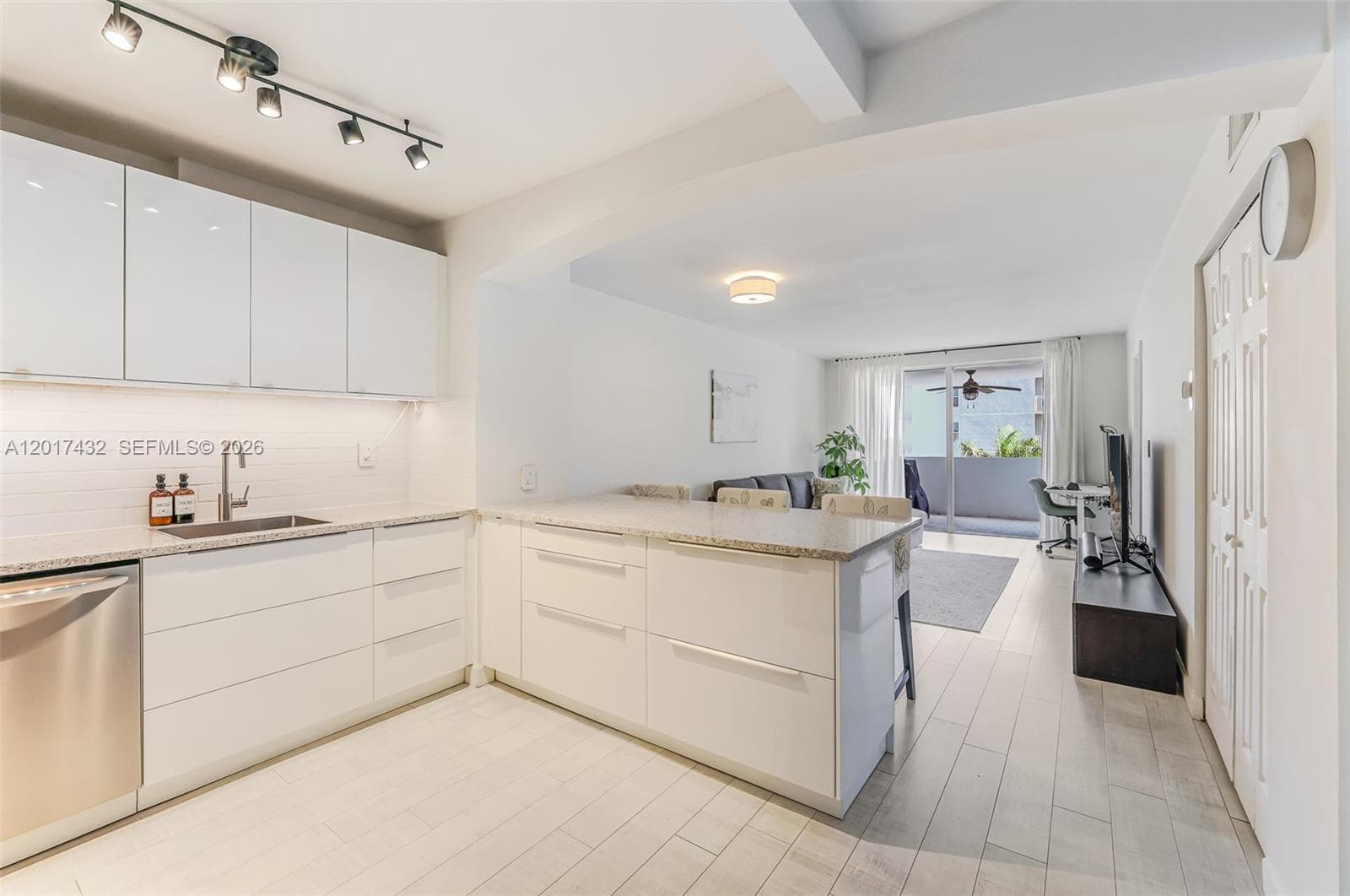 LINCOLN WEST TOWERS · #704 in Miami Beach - Photo 10