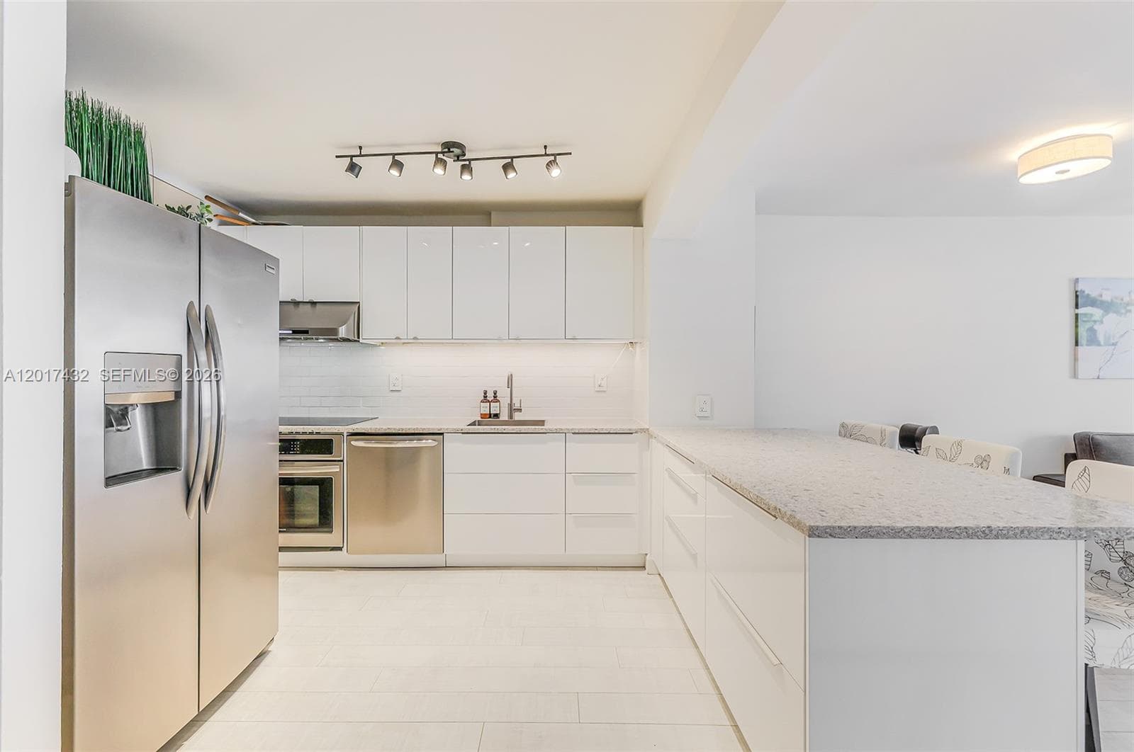 LINCOLN WEST TOWERS · #704 in Miami Beach - Photo 8
