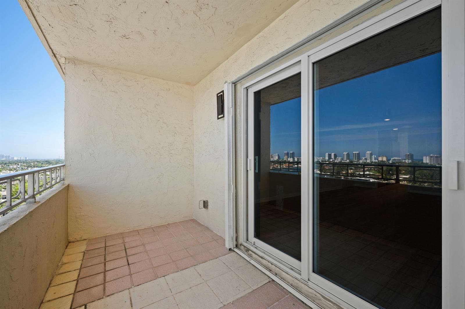 16-web-or-mls-900-ne-18th-ave