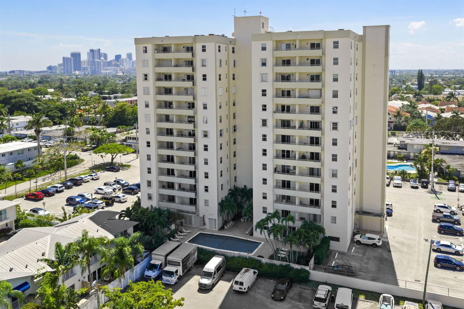 43-web-or-mls-900-ne-18th-ave