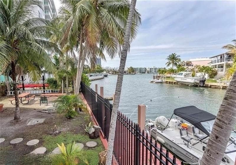 ISLAND SHORES CONDO · #906 in North Miami Beach - Photo 5