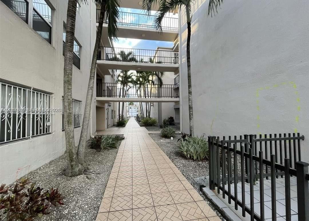 EL LAGO CONDO · #E412 in Miami - Photo 8