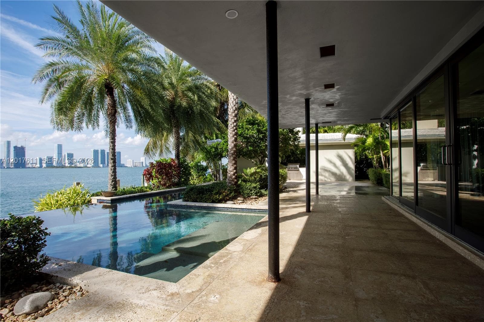 250 W San Marino Dr photo 3