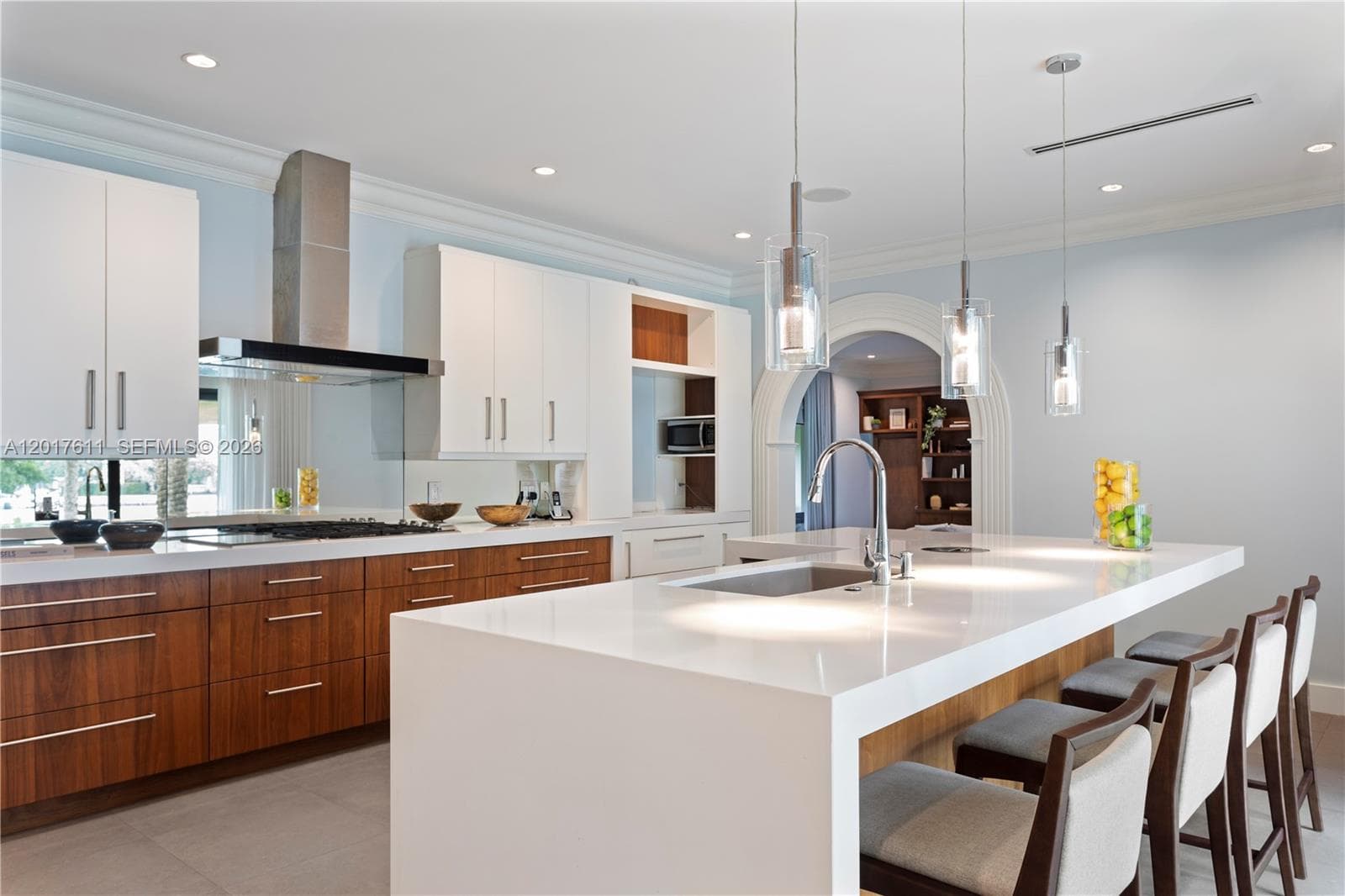 250 W San Marino Dr photo 5