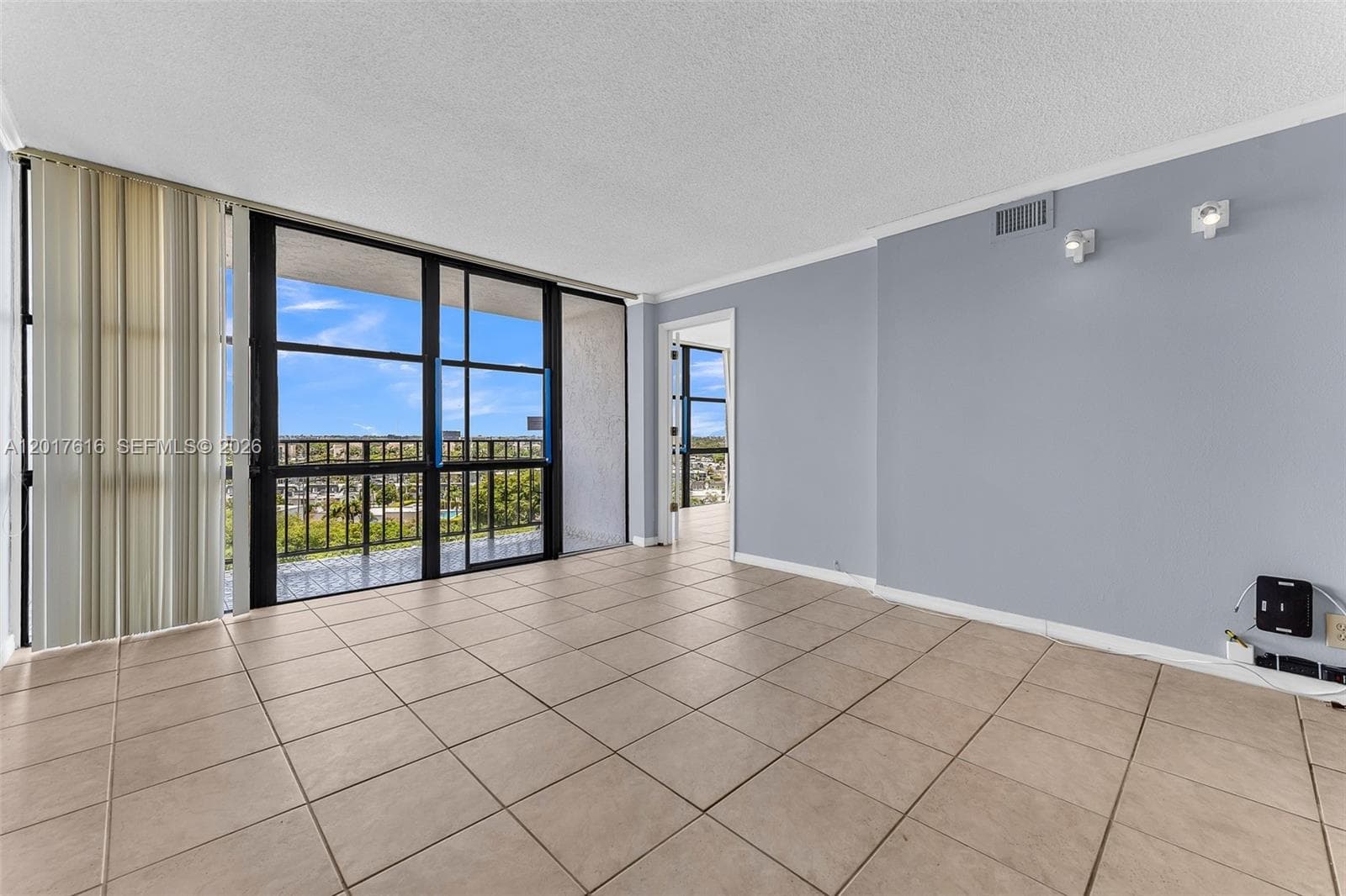 800 Parkview Drive, Unit #1007 - FOR SALE.Three Islands, Hallandale Beach, FL 33009. Florida. Oceanview Park Condominium.