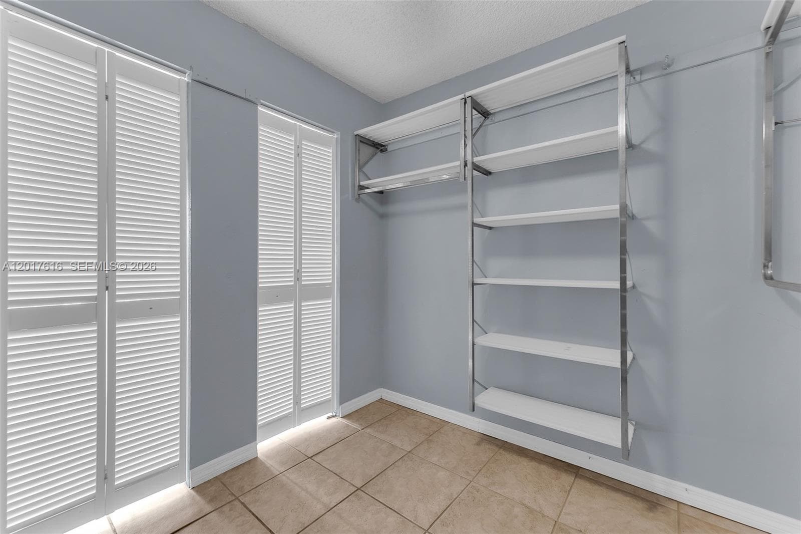 800 Parkview Drive, Unit #1007 - FOR SALE.Three Islands, Hallandale Beach, FL 33009. Florida. Oceanview Park Condominium.