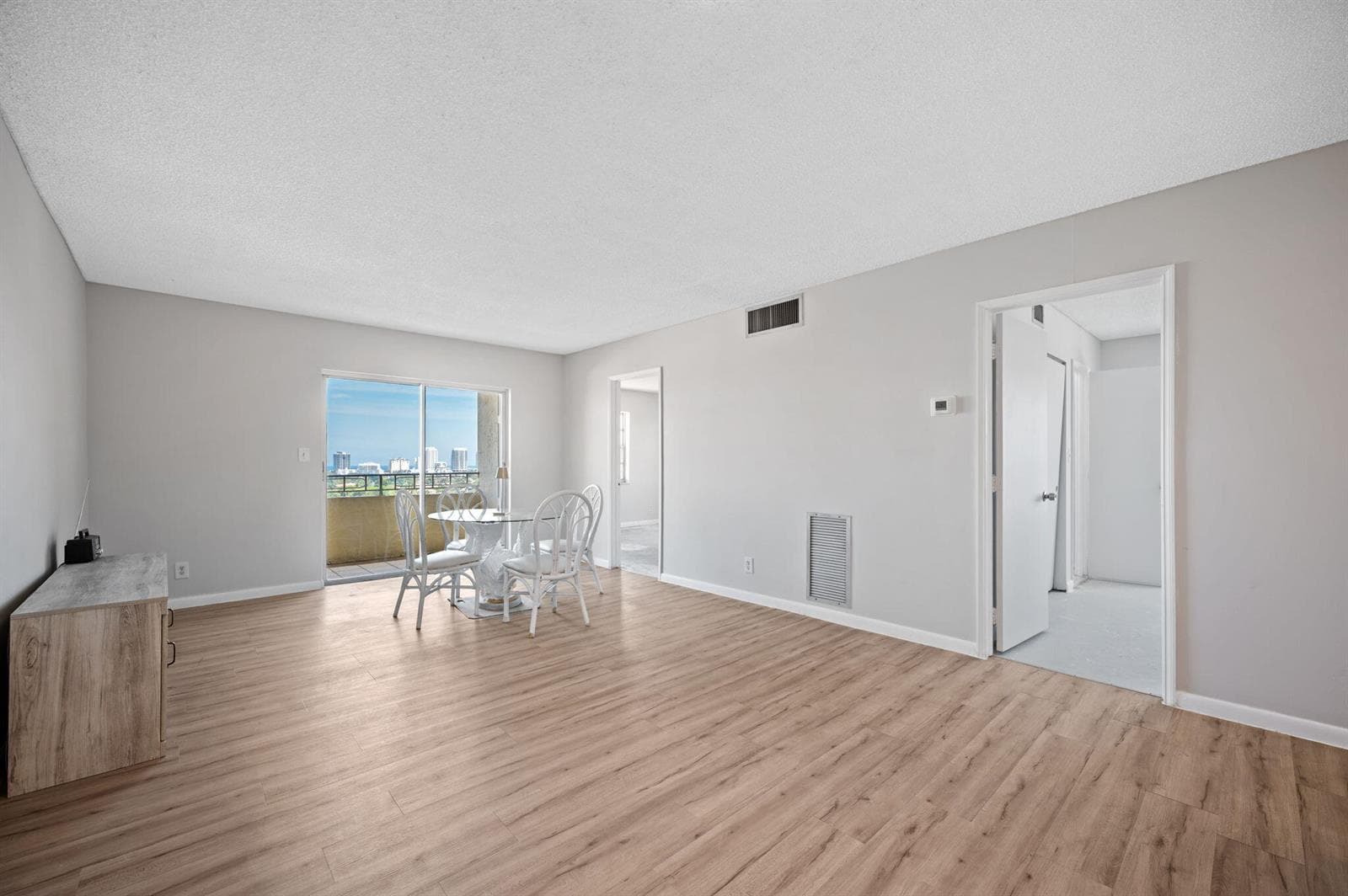 27-web-or-mls-900-ne-18th-ave