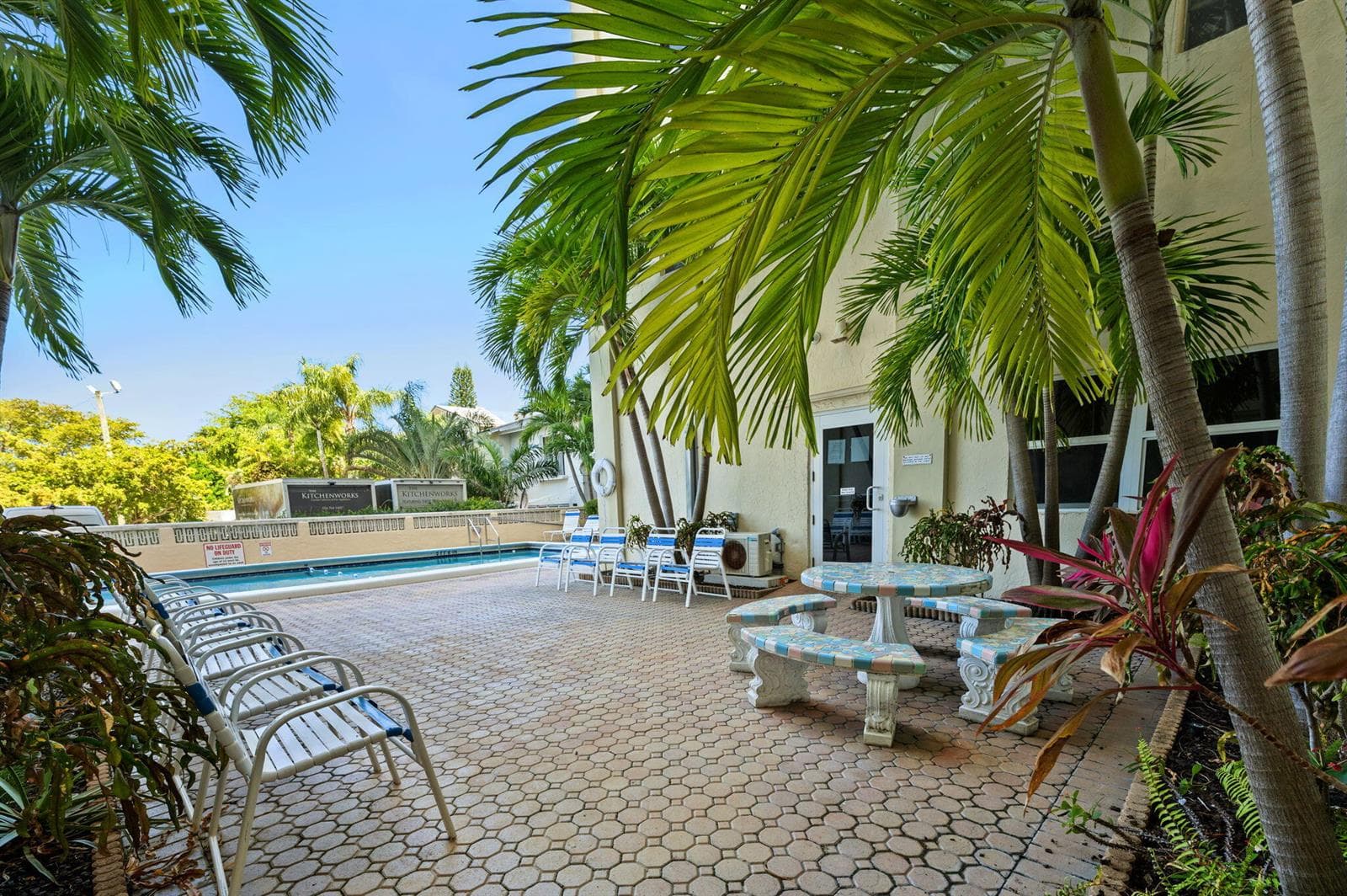 21-web-or-mls-900-ne-18th-ave