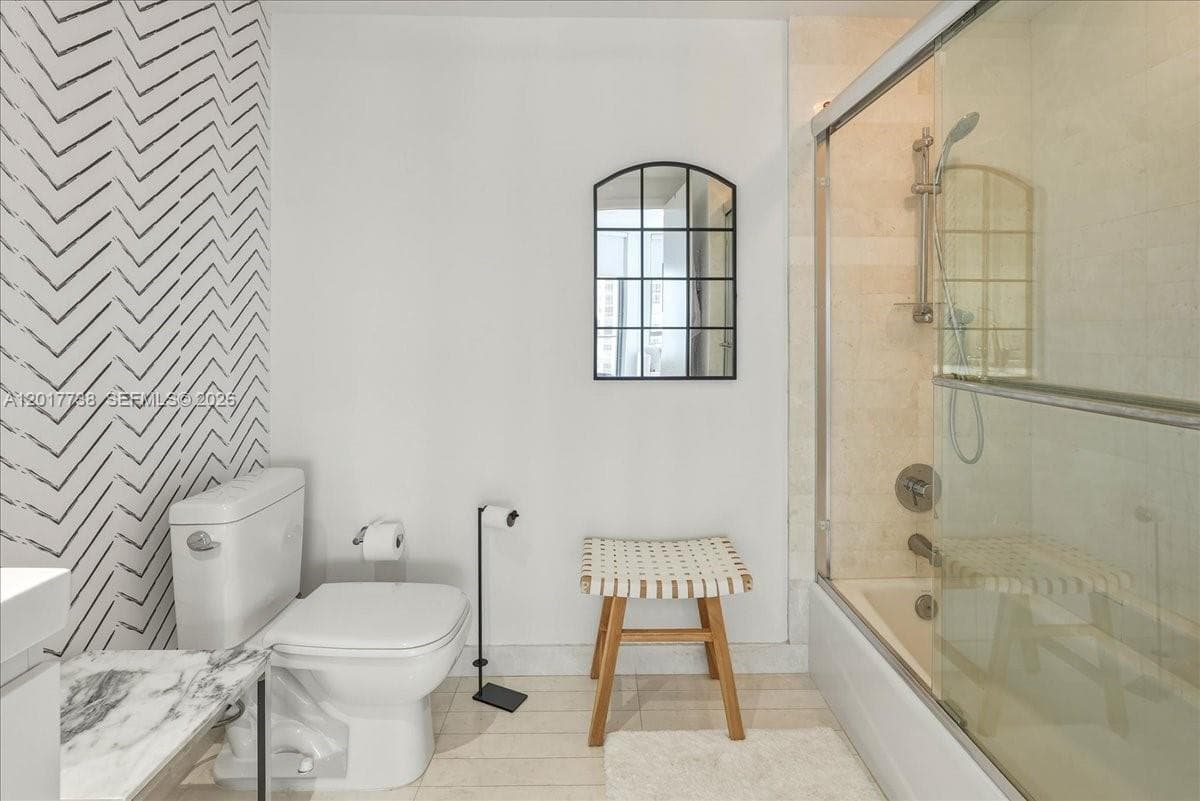 en suite bathroom for 2nd bedroom