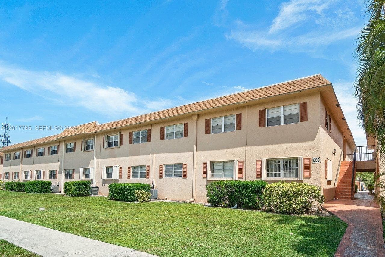 BOCA TOWNE CENTRE CONDO · #2150 in Boca Raton - Photo 2
