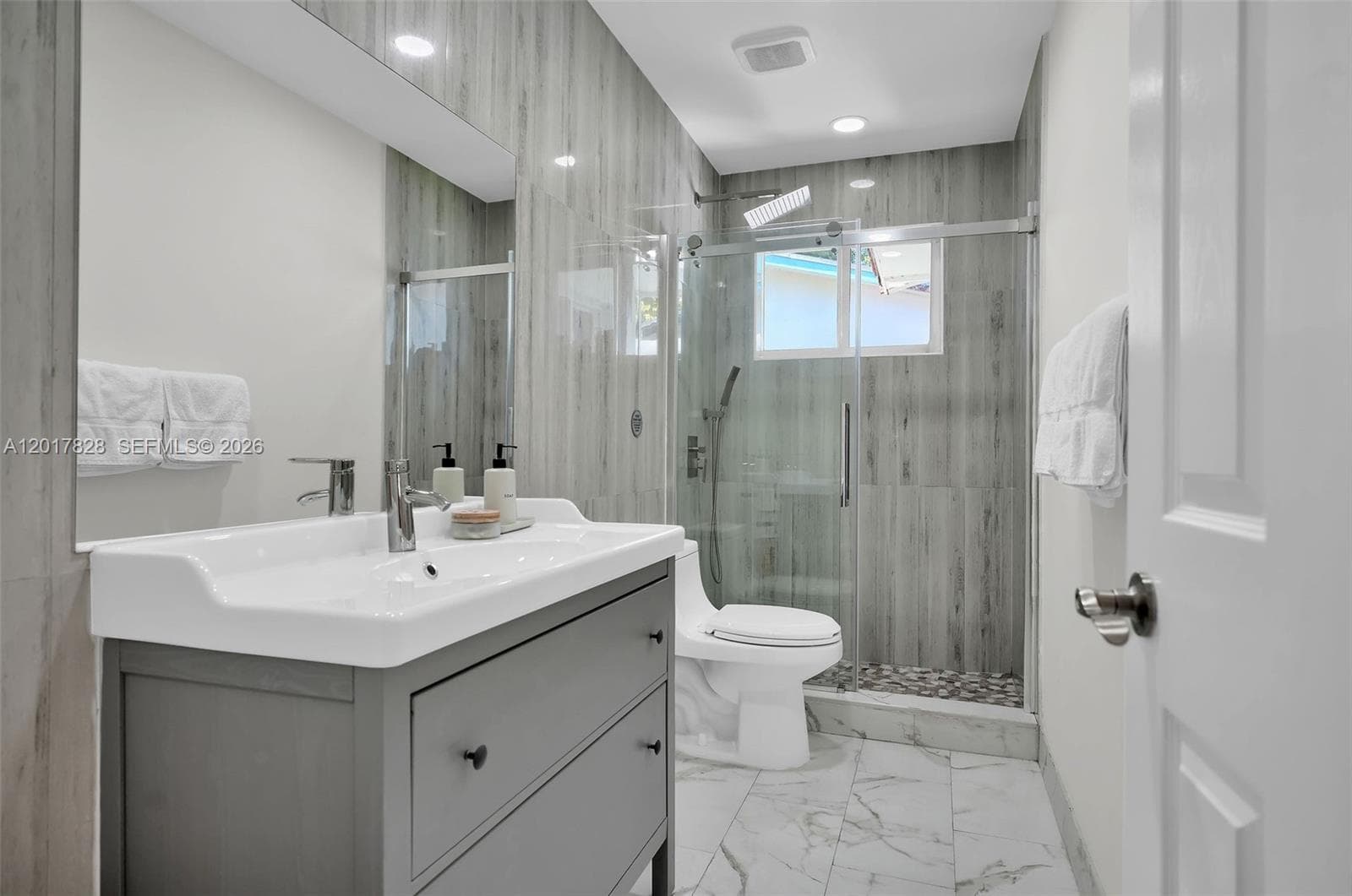 1301 Hollywood Blvd photo 10