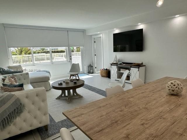THE CARRIAGE HOUSE CONDO · #128 in Miami Beach - Photo 19