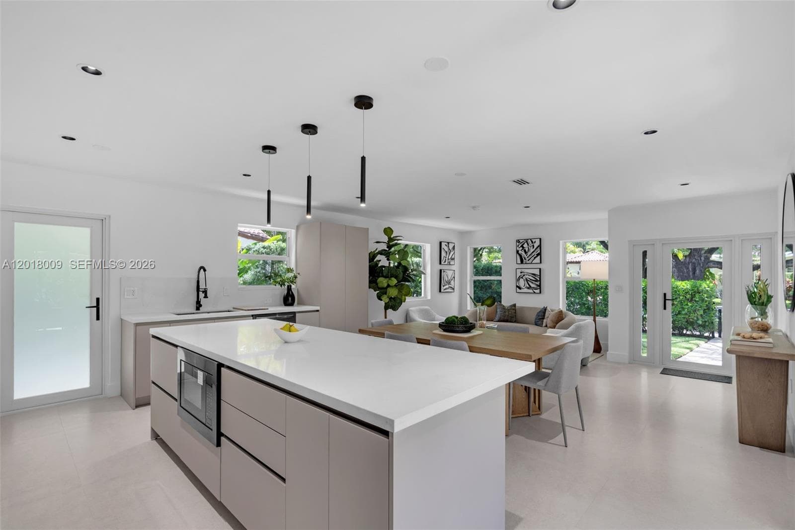1203 Madrid St photo 3