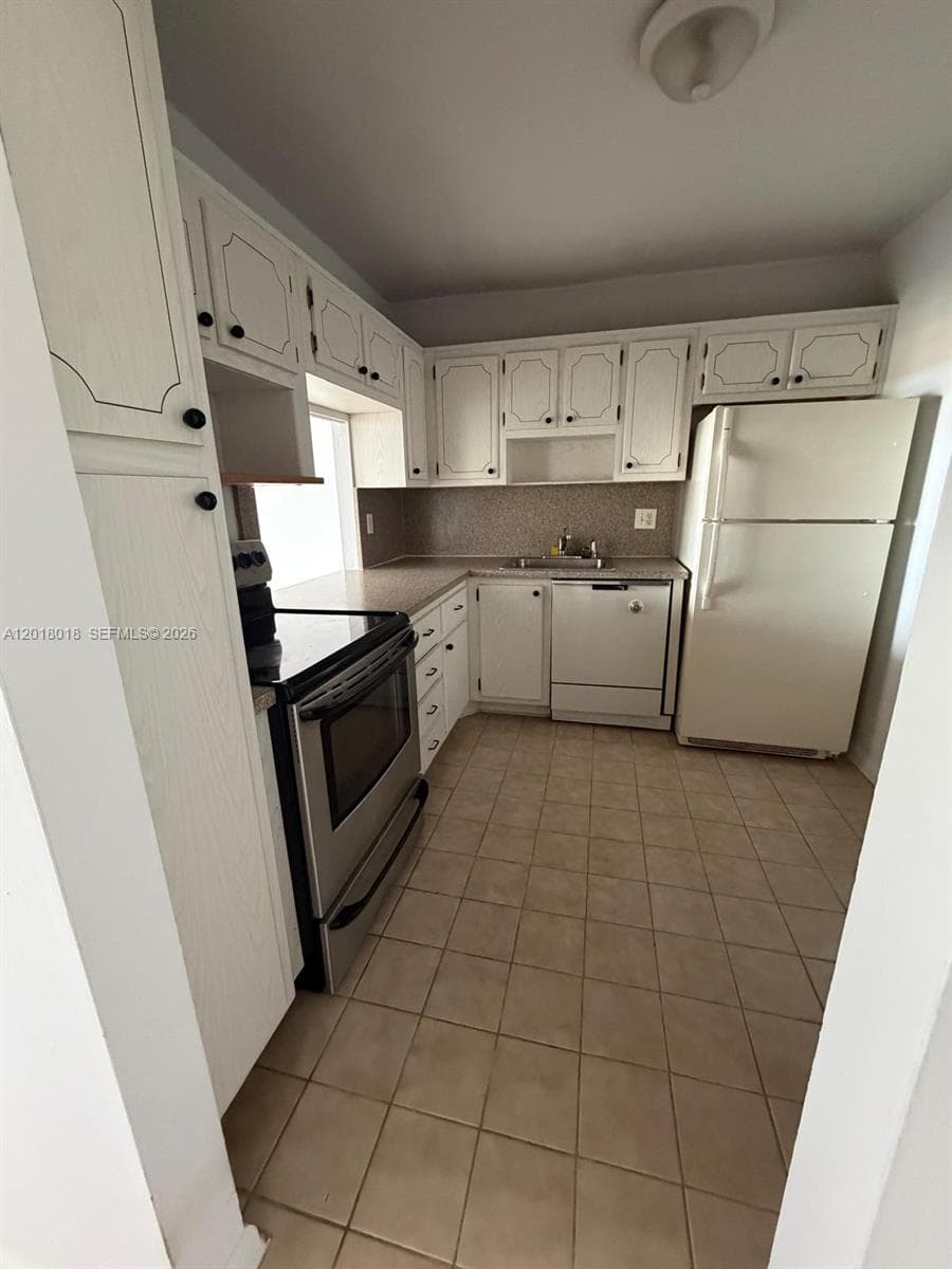 IMPERIAL TOWERS CONDO · #319 in Hallandale Beach - Photo 7
